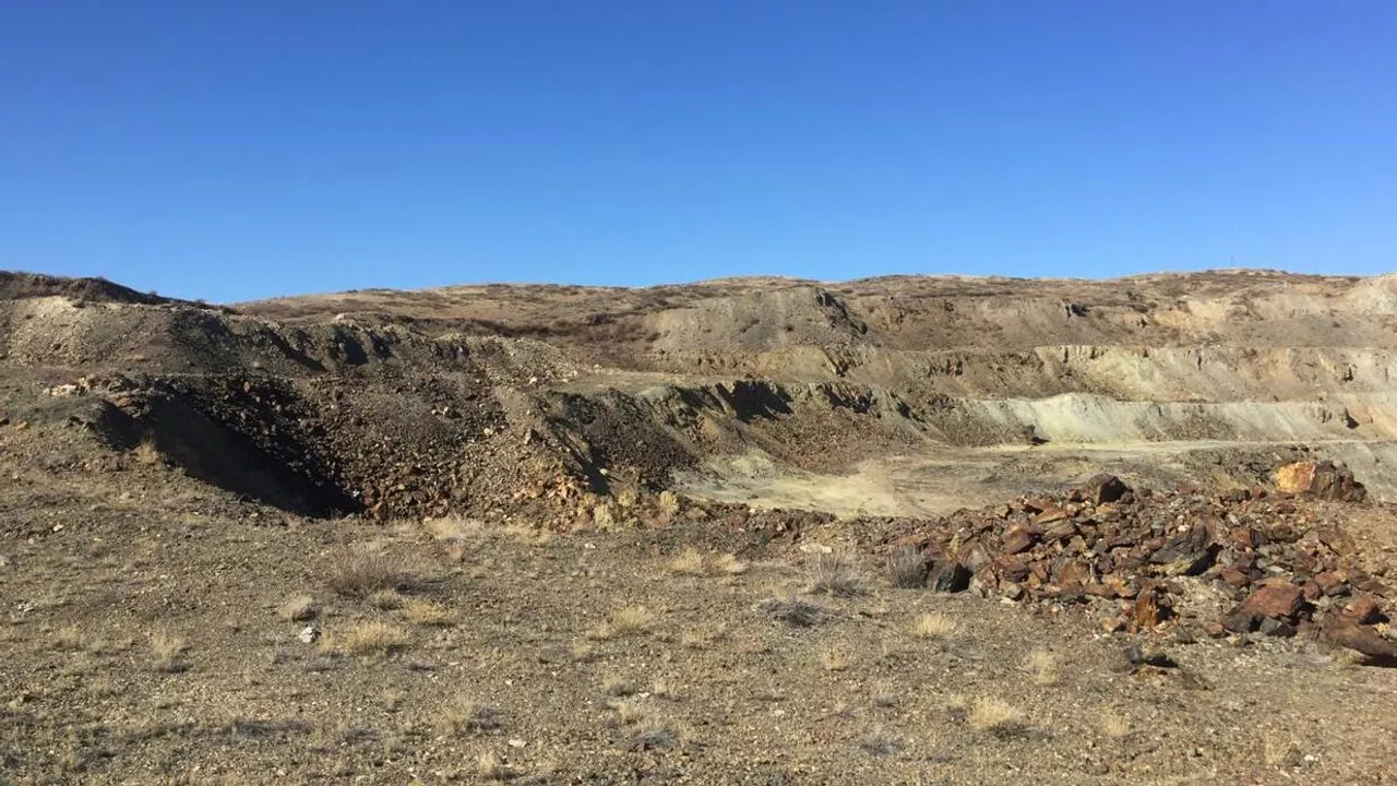 Ұлытау облысында ер адам үш жыл бойы марганецті заңсыз өндіріп келген