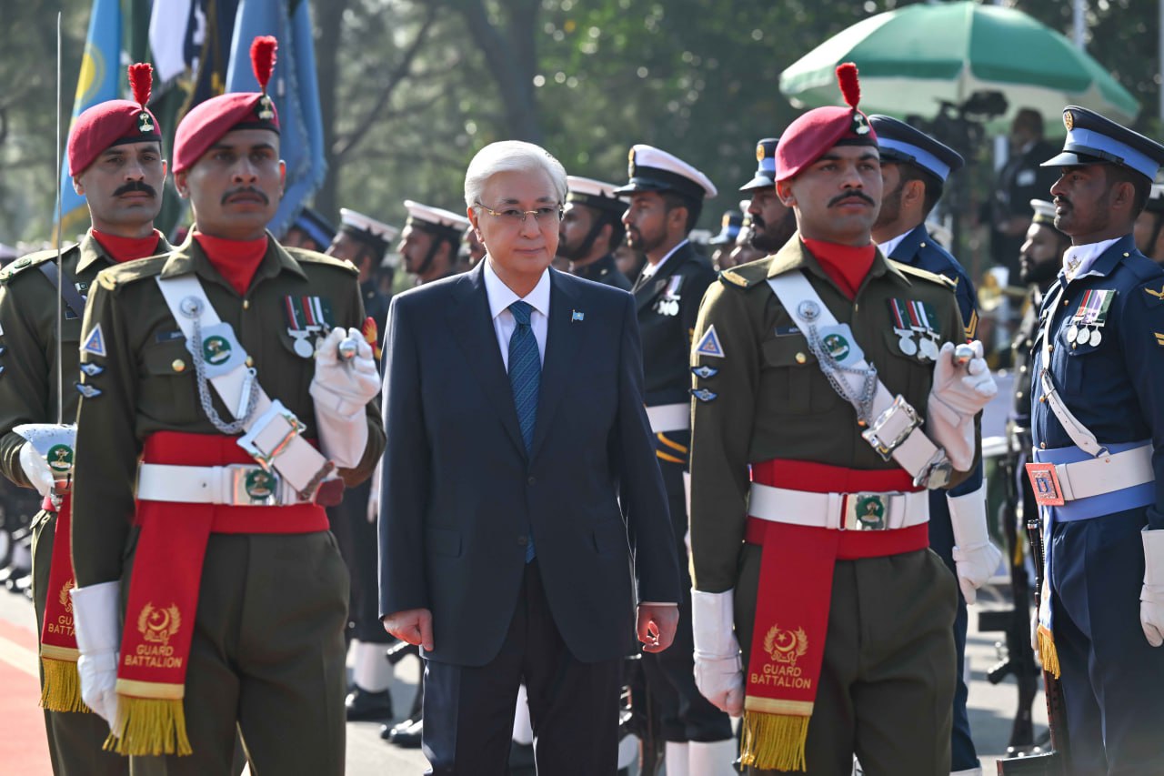 Токаева торжественно встретили в резиденции Премьер-министра Пакистана