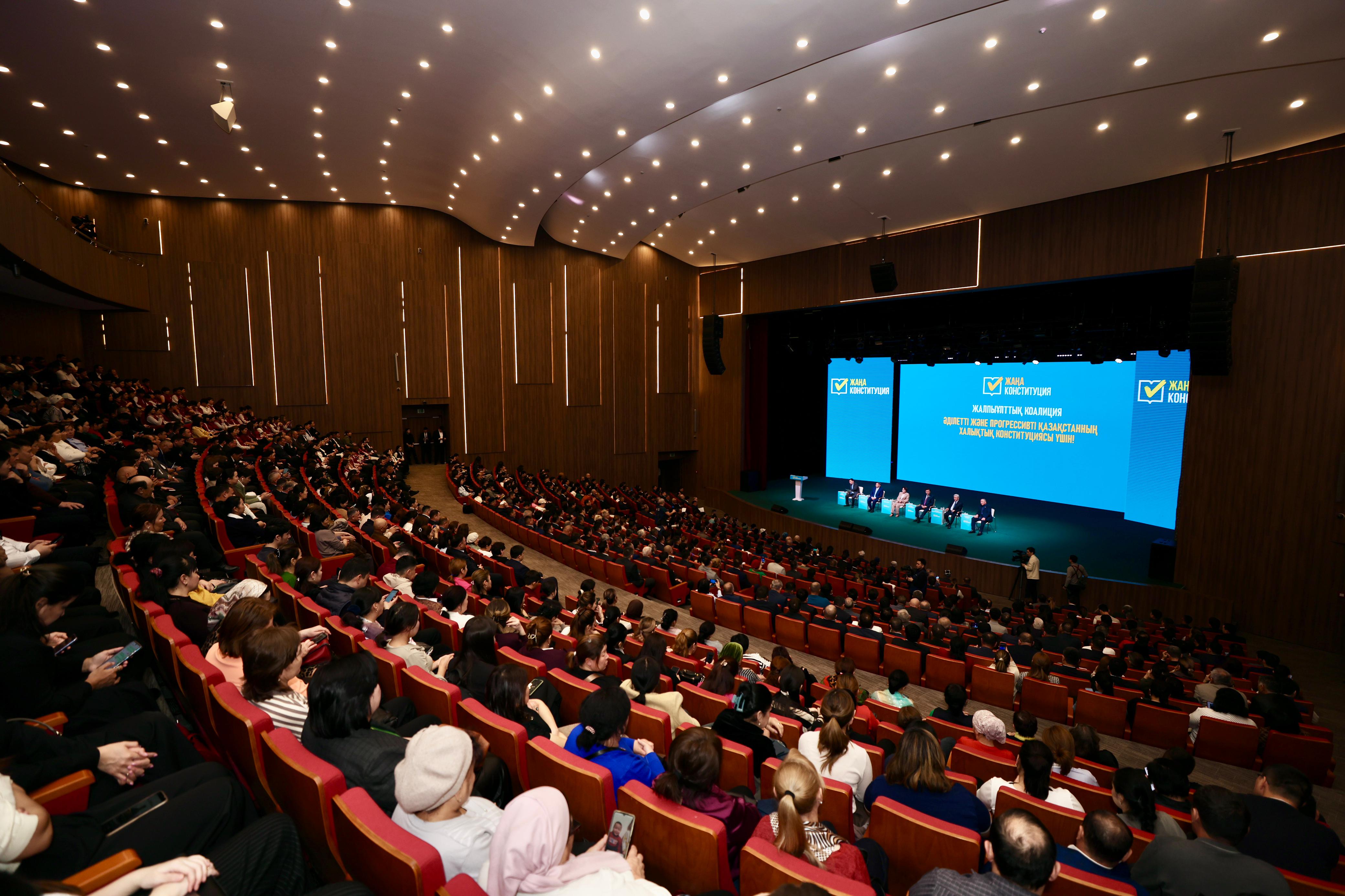 Жители Туркестанской области задали вопросы членам Коалиции за Народную Конституцию