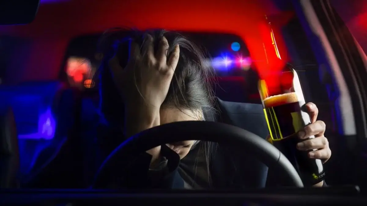 Семейде мас күйінде рульге отырған әйел адам ұсталды