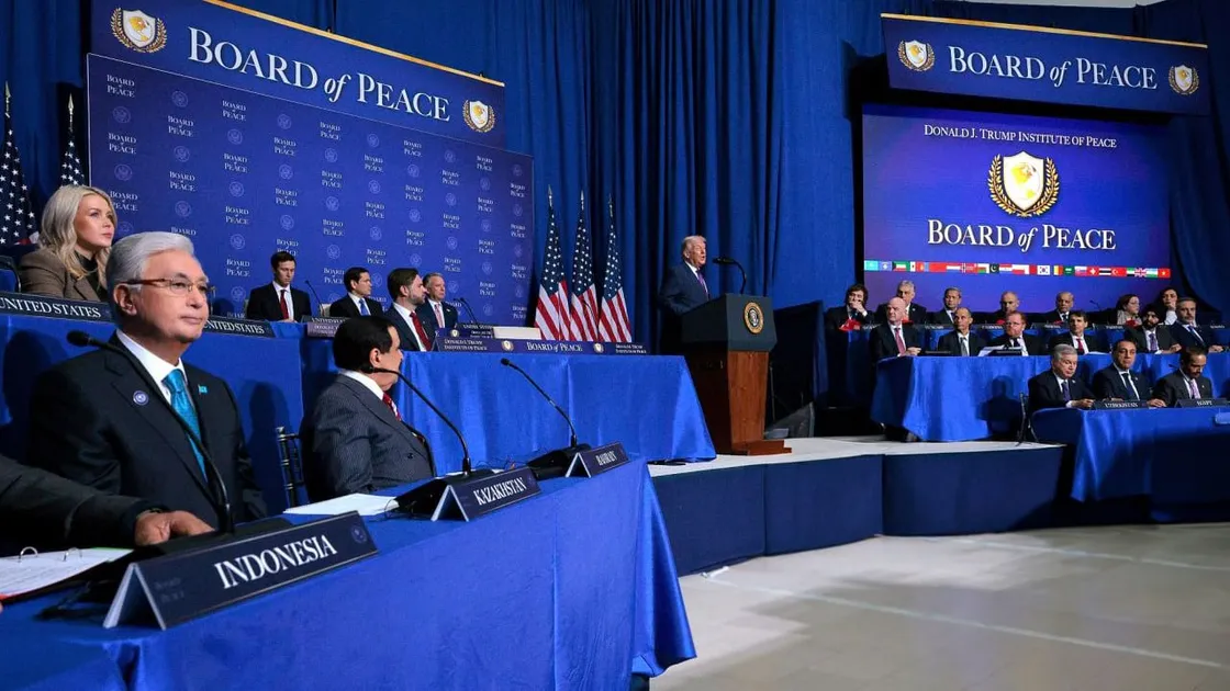 Тоқаев Трамп атындағы арнайы награданы бекітуді ұсынды