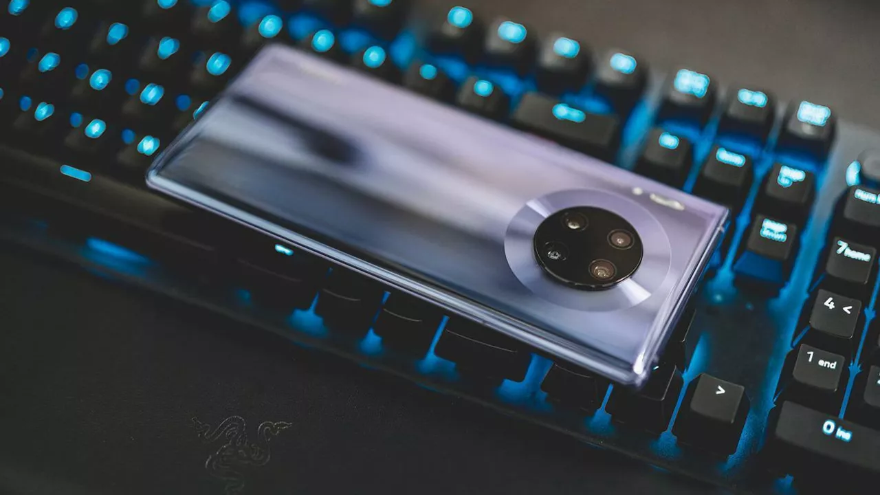 Телефонға күдікті қосымша орнатпаңыз - министрлік ескерту жасады