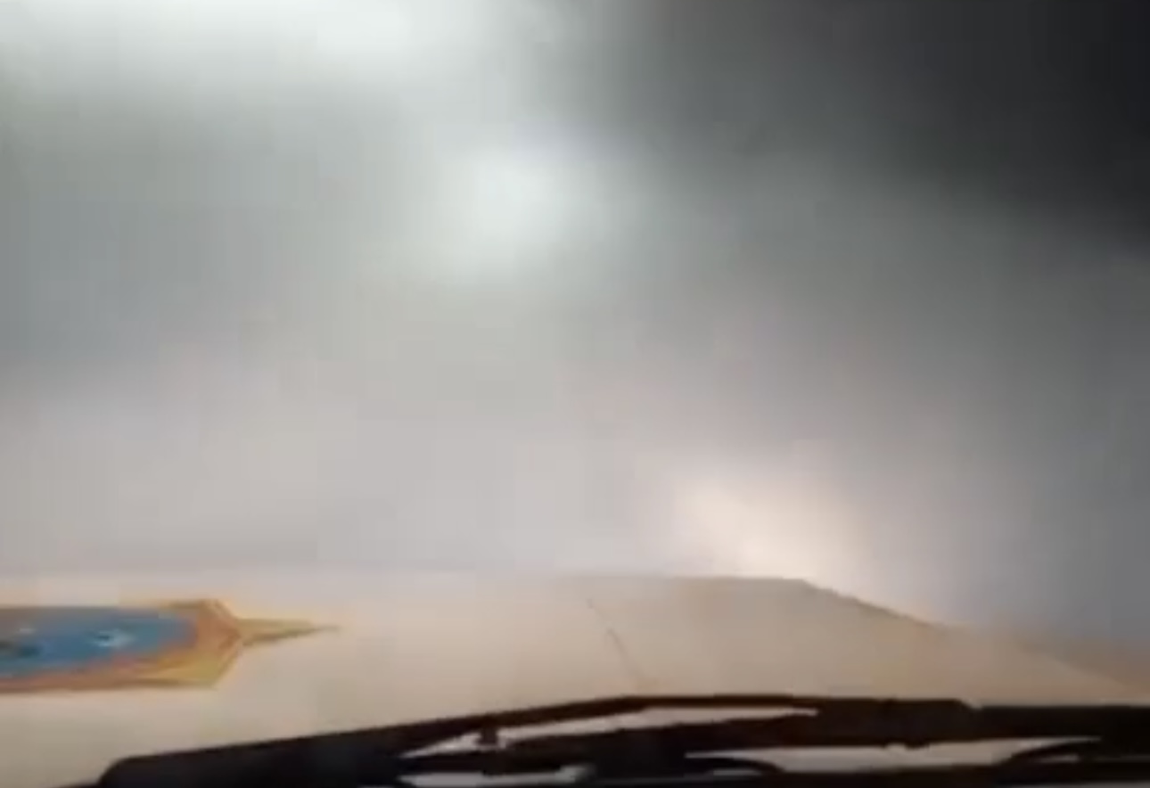 18 человек эвакуировали с занесённой снегом дороги в области Абай