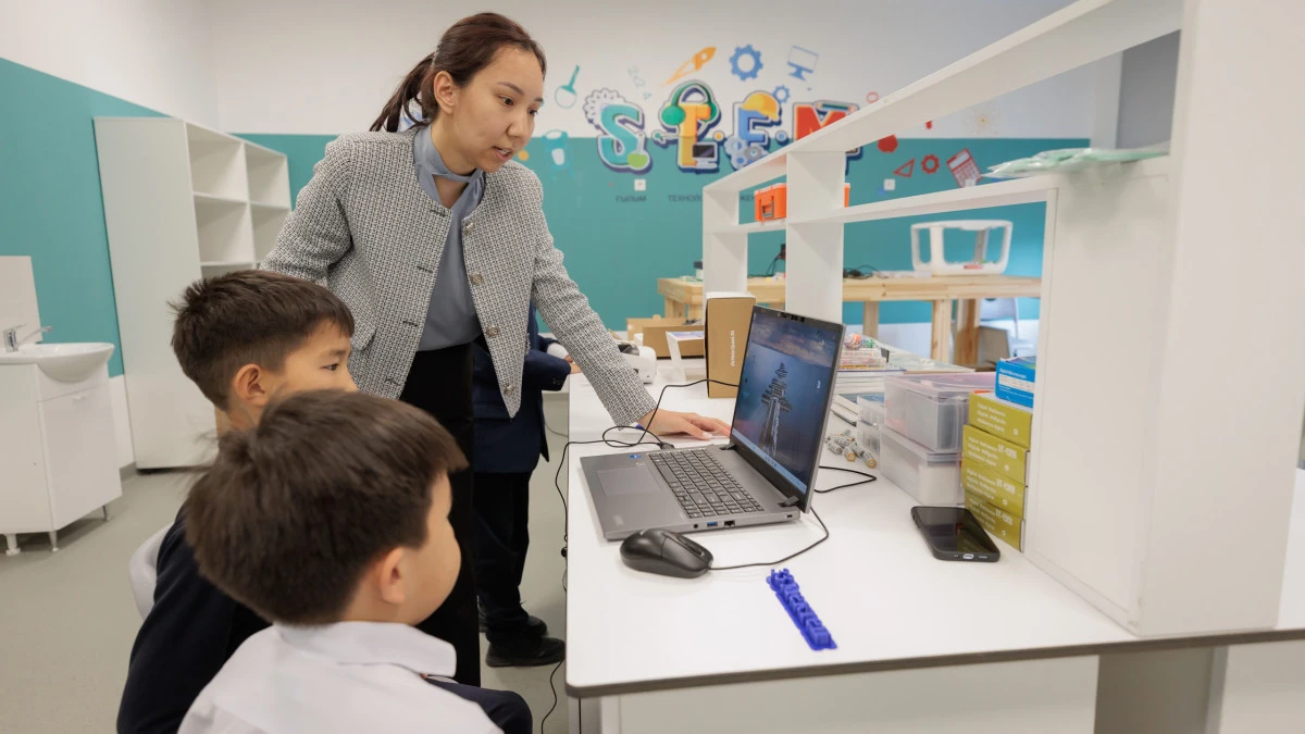 Мұғалім WhatsApp-тағы хабарламаға жауап беруге міндетті емес – Аймағамбетов