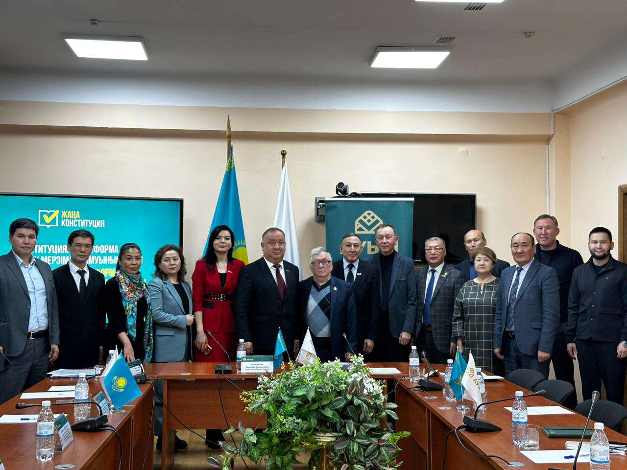 Эксперты выразили единогласную поддержку новому проекту Конституции