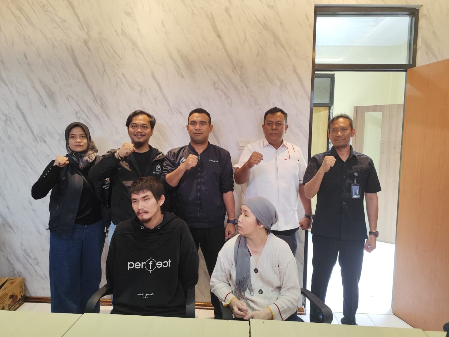 Ата-енесін өлтірді деген күдіктінің Индонезияда ұсталған видеосы жарияланды