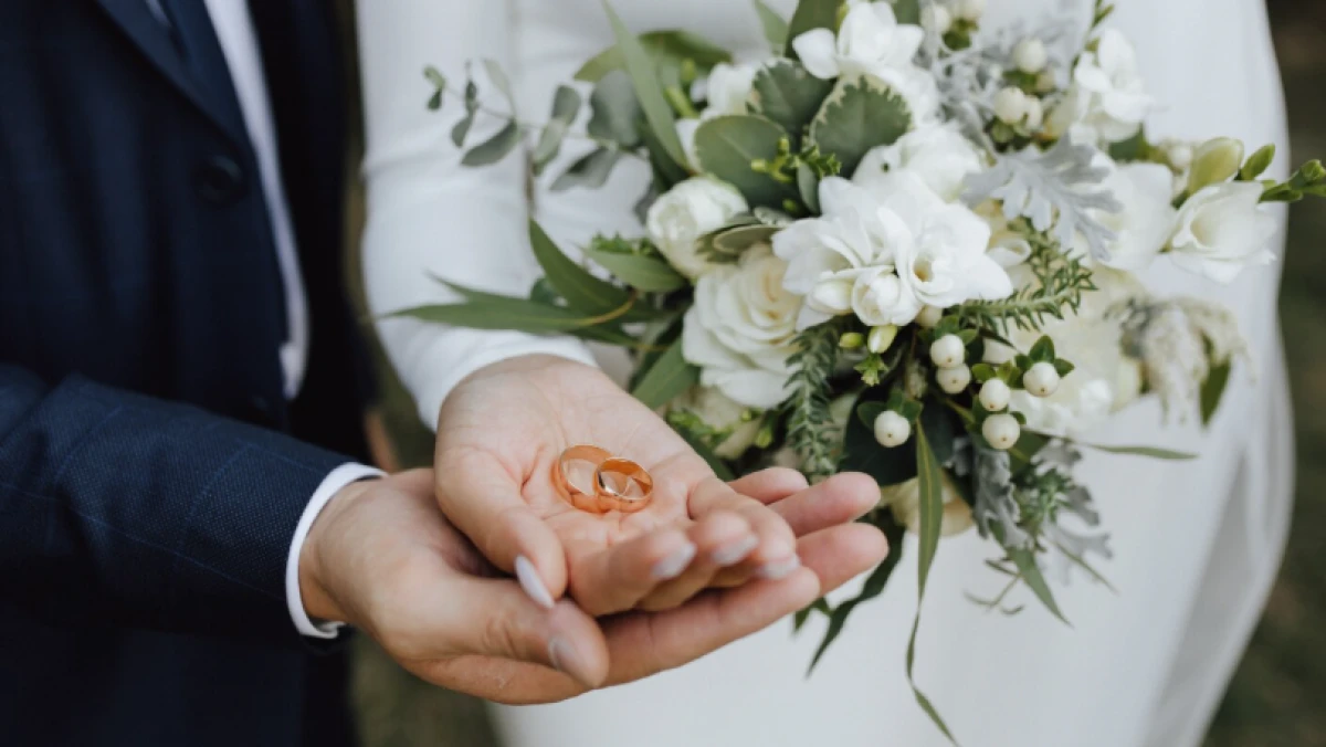 Әйел екі шетелдікке бір күнде тұрмысқа шықты