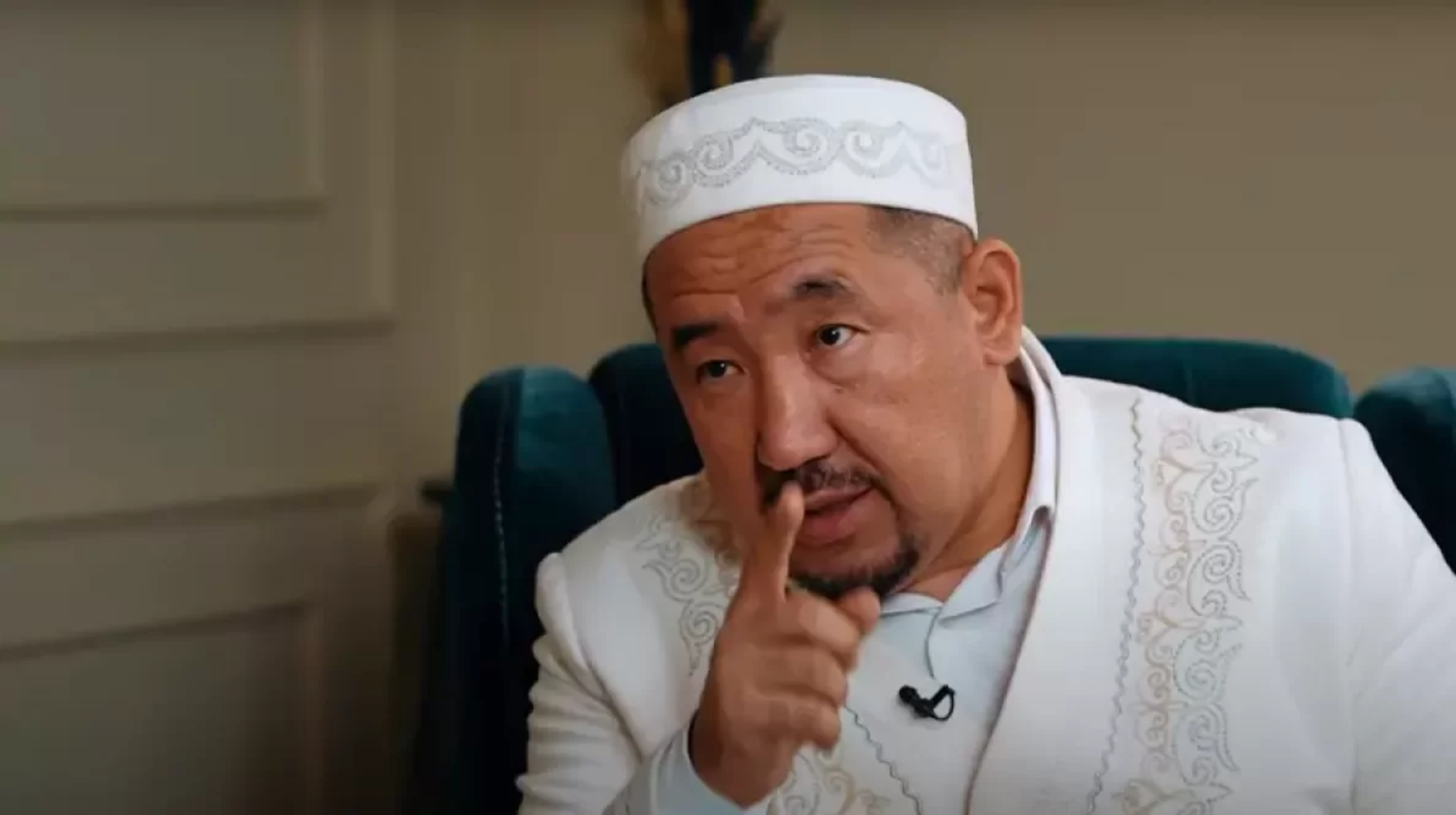 «Ерін үлкейту – харам»: Нұрлан имам қыз-келіншектерге ескерту жасады