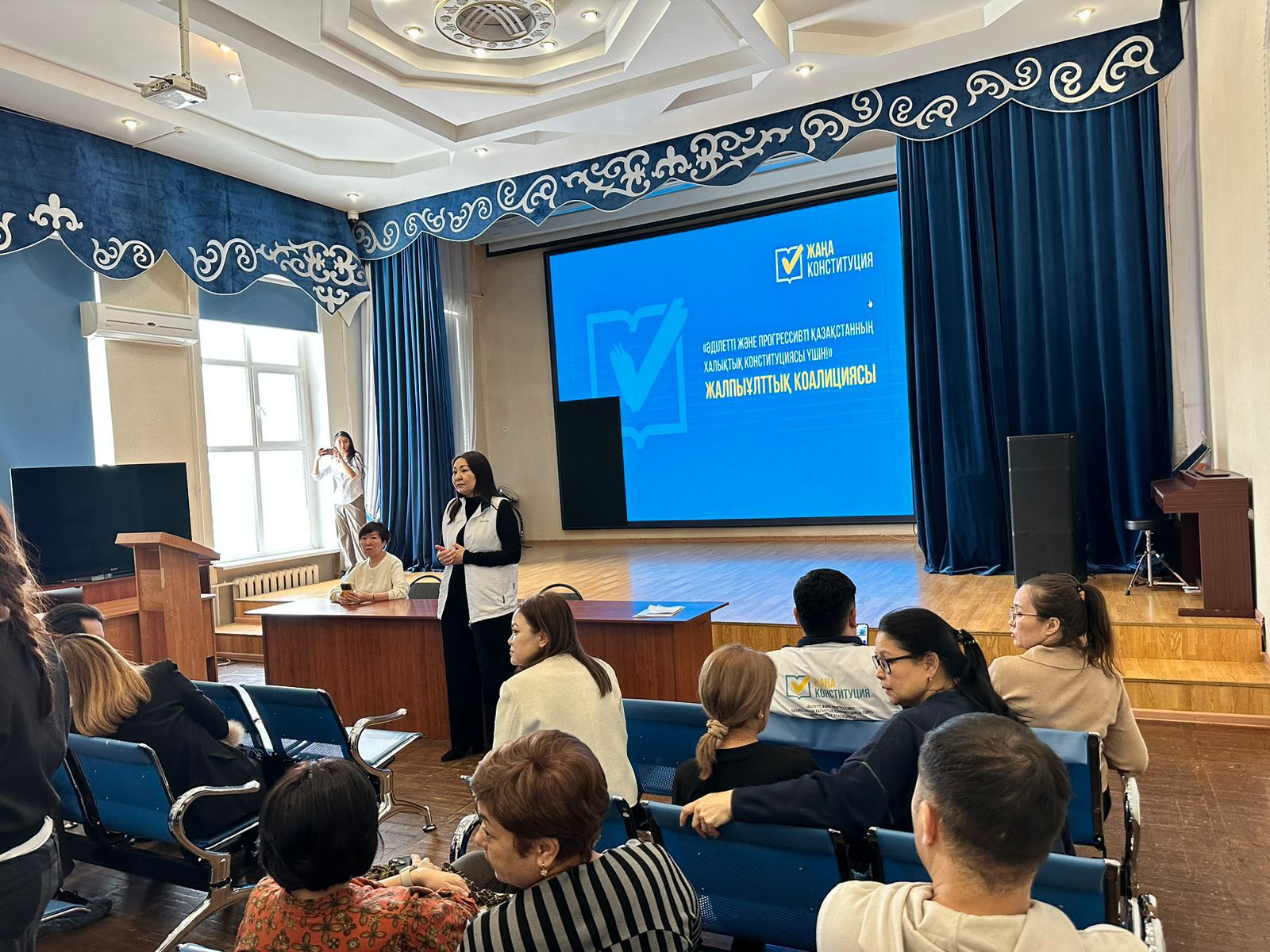 ДЕМАЛЫС ЖОЙЫЛМАЙДЫ: ЖАЛПЫҰЛТТЫҚ КОАЛИЦИЯ МҮШЕЛЕРІ КОНСТИТУЦИЯДАҒЫ ЕҢБЕК ҚҰҚЫҚТАРЫН ТҮСІНДІРДІ