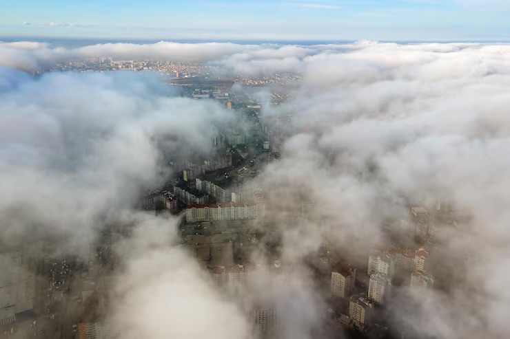 Жителям 8 городов Казахстана советуют ограничить пребывание на улице