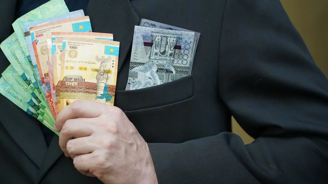 Қазақстанда мемлекеттік қызметшілердің жалақысы әр үш жыл сайын көтерілмек