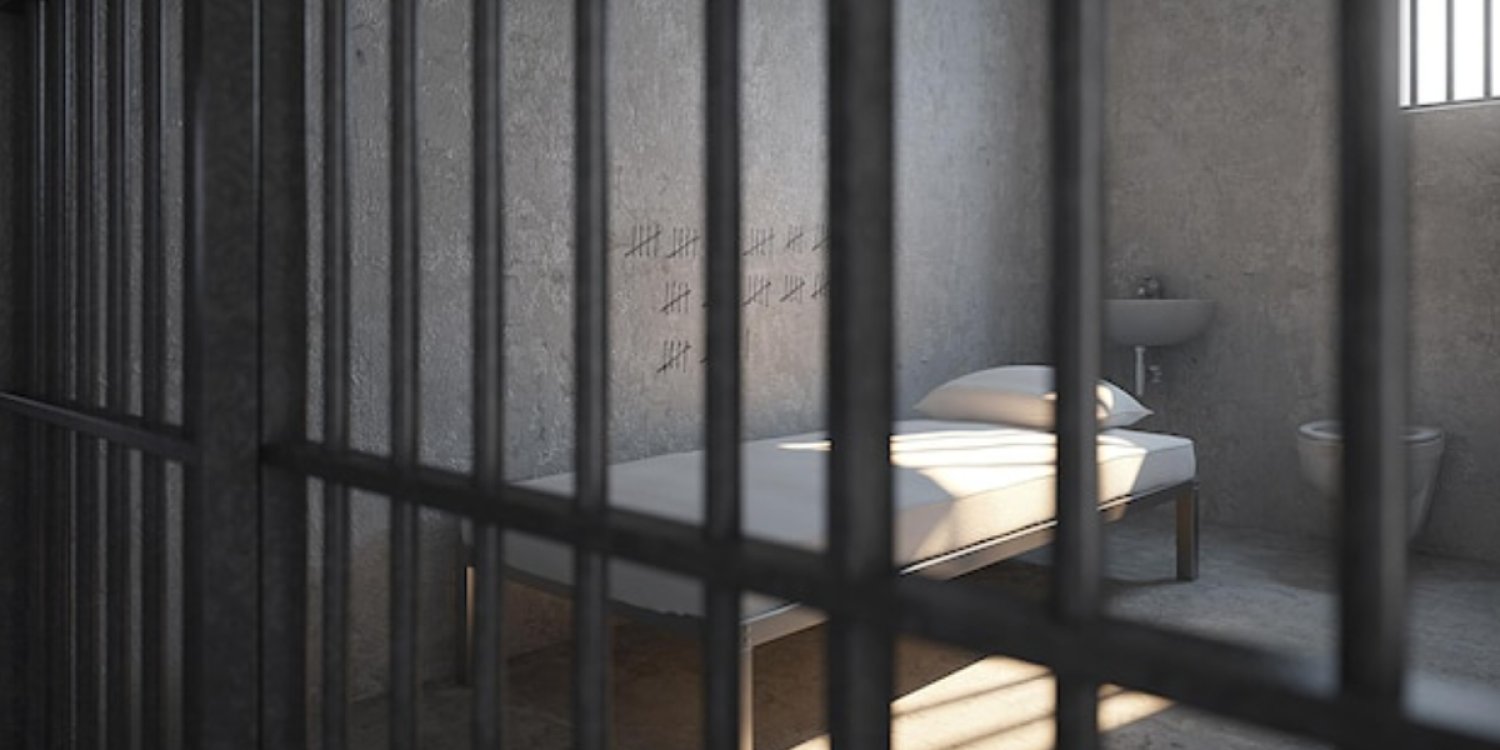 Абай облысында сотталған адам камераласын еден жуғыш таяқпен өлтірген