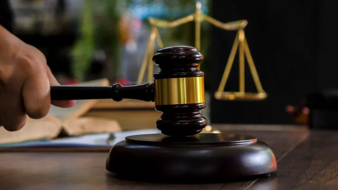 "Жүк көліктерін заңсыз тіркеген": Алматыда Арнайы ХҚКО-ның 5 қызметкері сот алдына келді