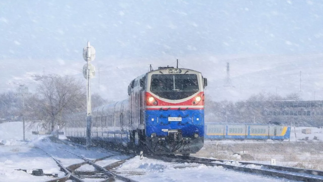 Алматыда пойыз бен автобус соқтығысты