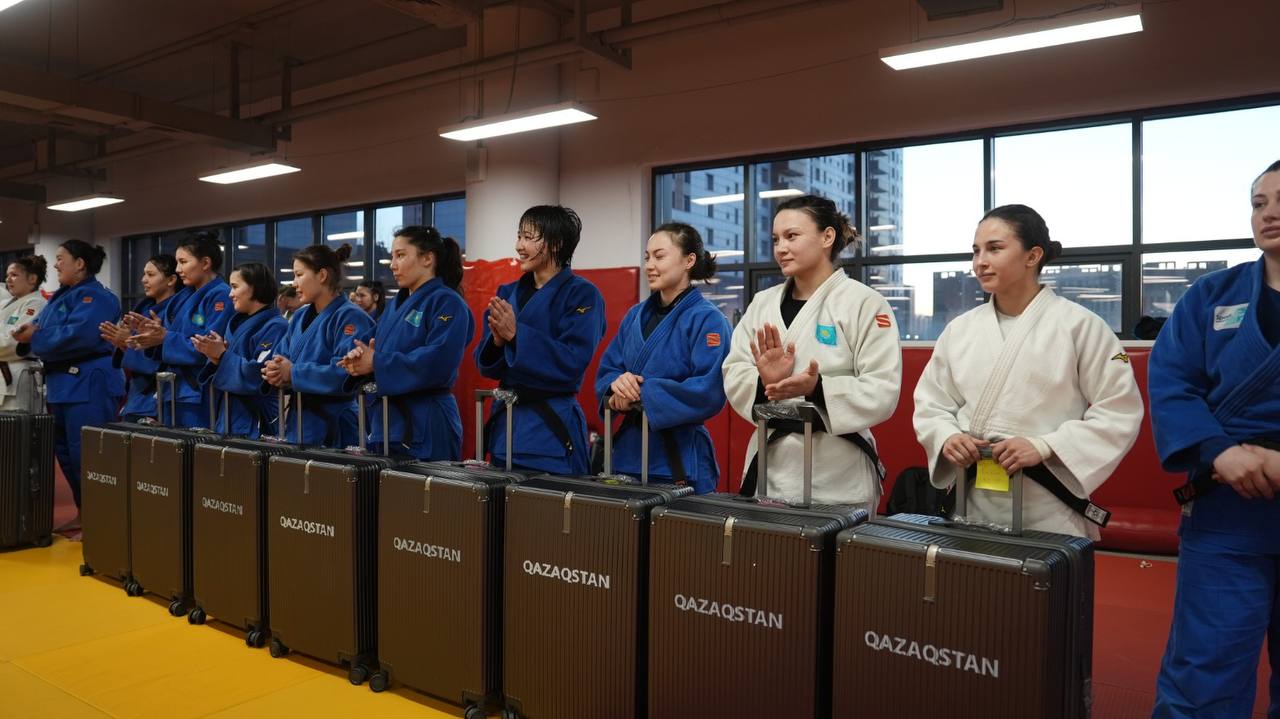 Новый стандарт обеспечения: впервые национальные сборные Казахстана получают полный комплект экипировки