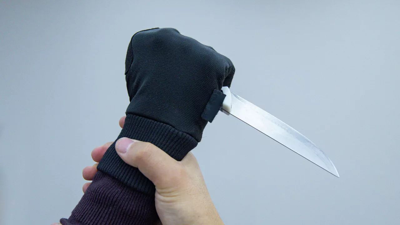 Талдықорғанда ер адамды көшеде пышақтап кетті