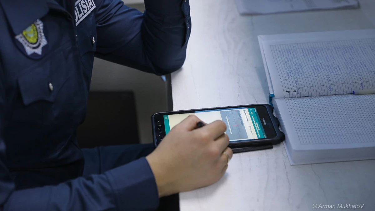 Алматыда 14 қылмысты жасырған тергеуші сотталды