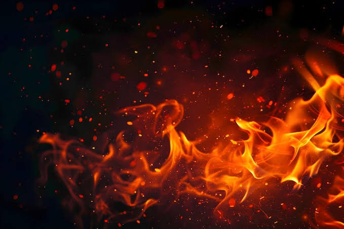 В Туркестанской области из горящего дома вынесли два газовых баллона