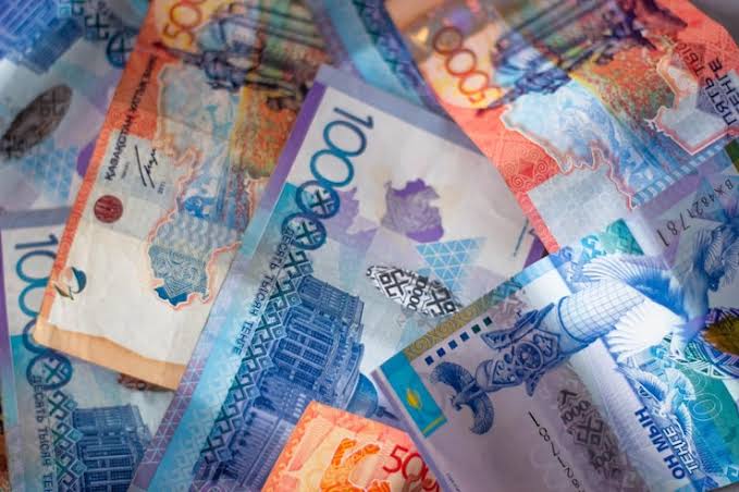 В области Абай сотрудникам акиматов необоснованно выплачена материальная помощь