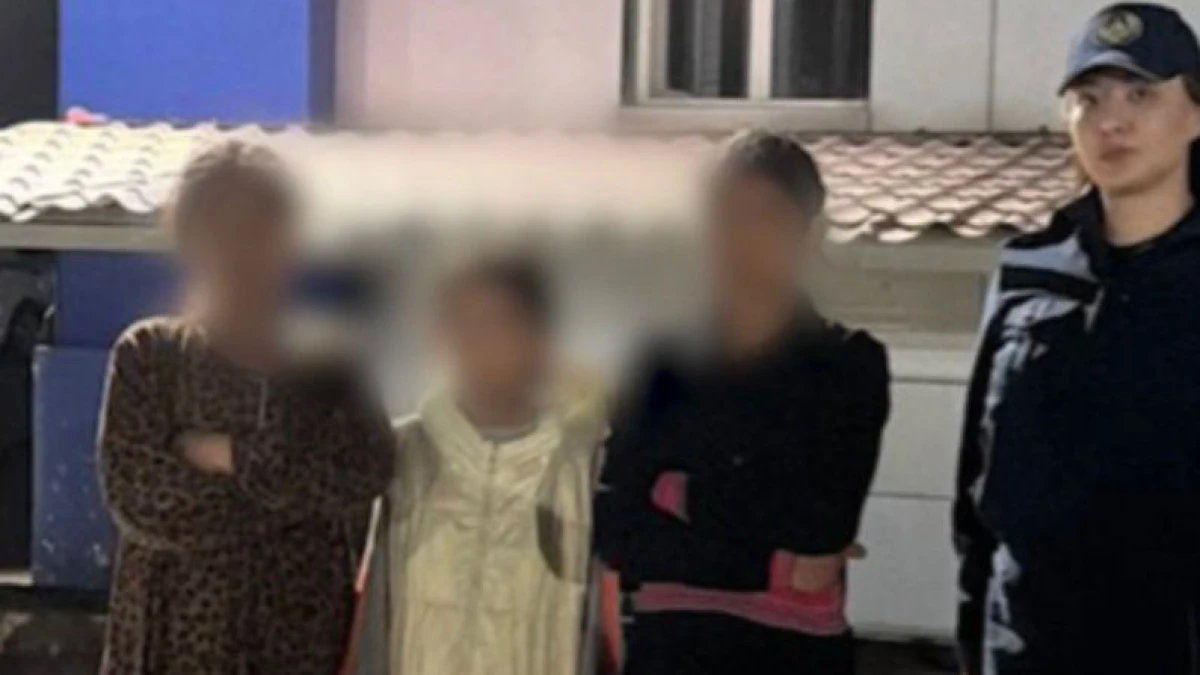 Алматыда саябақта тұрғындарға тап берген жасөспірім қыздар ұсталды