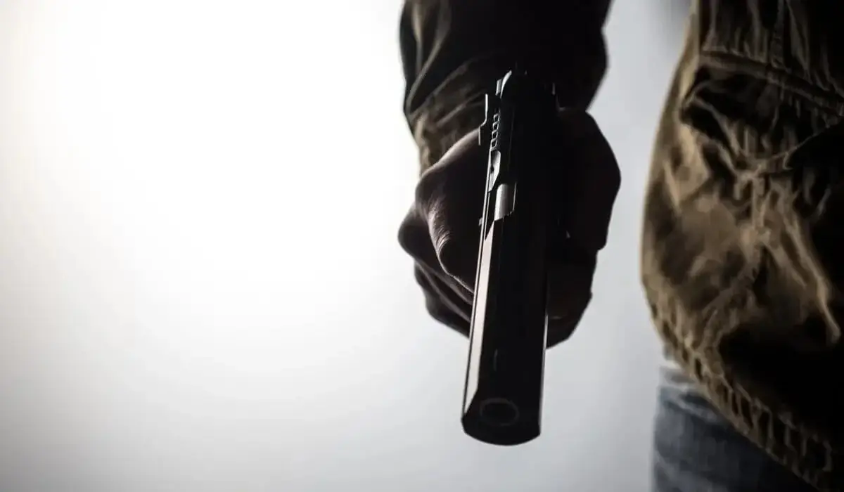 «Белгісіз біреулер оқ атты»: ШҚО-да жас жігітті арқасынан атып кеткендер ұсталды