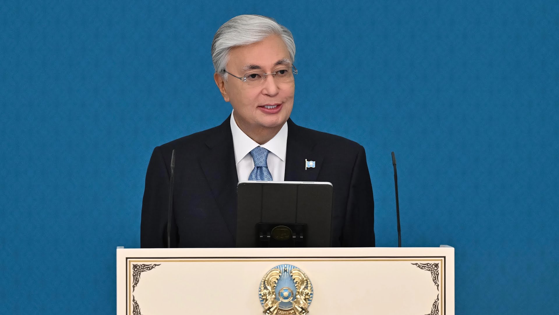 Президент Азия чемпионы атанған Дина Исламбекова мен Надежда Рябецті құттықтады