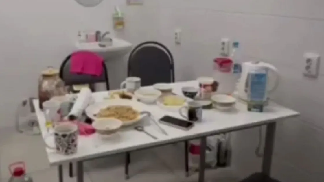 Сәтбаевта медицина қызметкерлері жұмыс кезінде ішімдік ішіп, отырыс жасаған