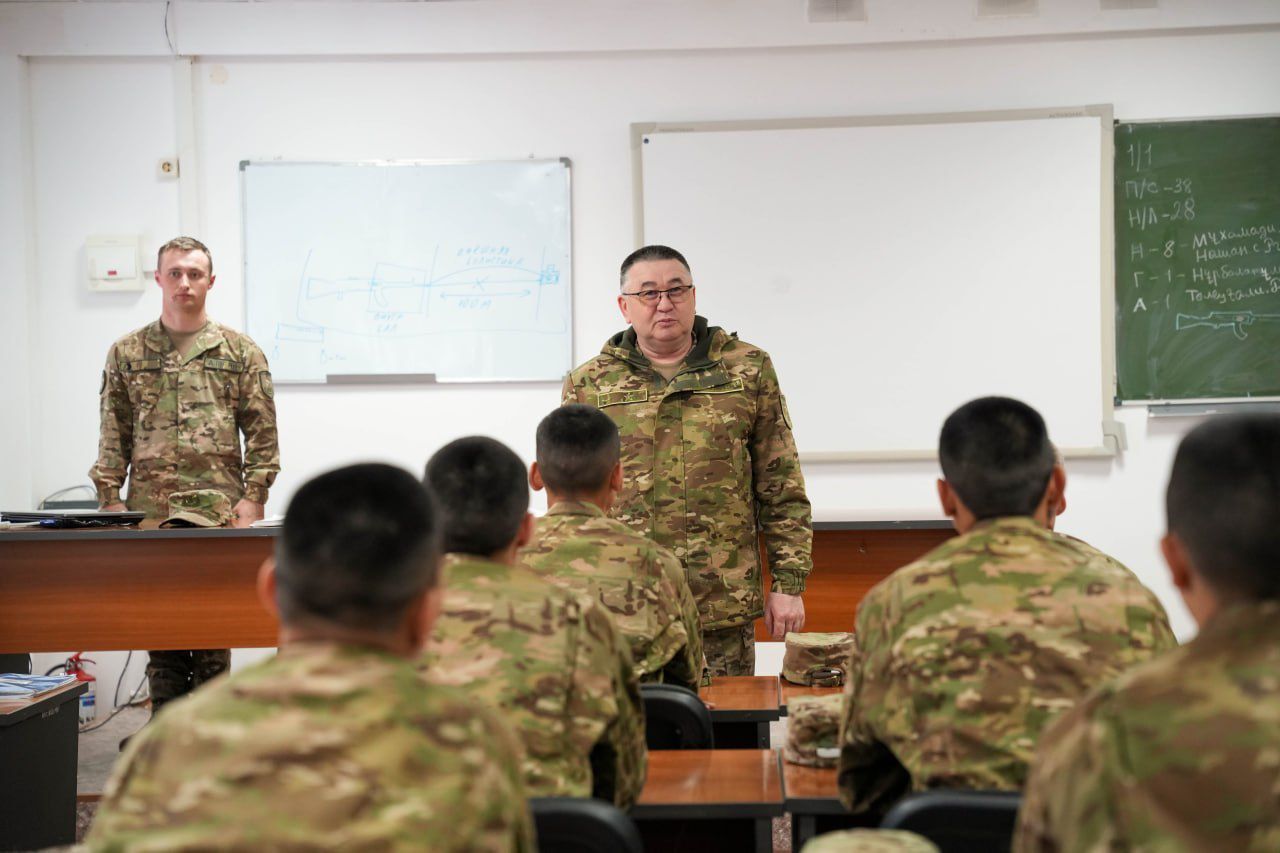 Қазақстан армиясында смартфондарды ресми түрде пайдалануға рұқсат берілді, бірақ кейбір шектеулер бар