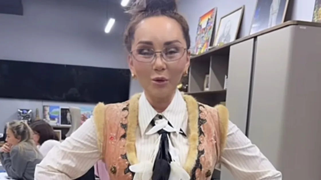 "Жеке қолға қалай өткені анықталуда": министрлік "Қыз Жібек" киген әйгілі камзолға қатысты мәлімдеме жасады