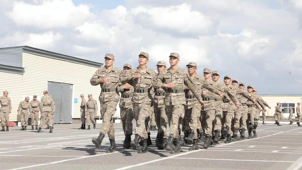 Сарбаздарға ұялы телефонды пайдалануға рұқсат етілді