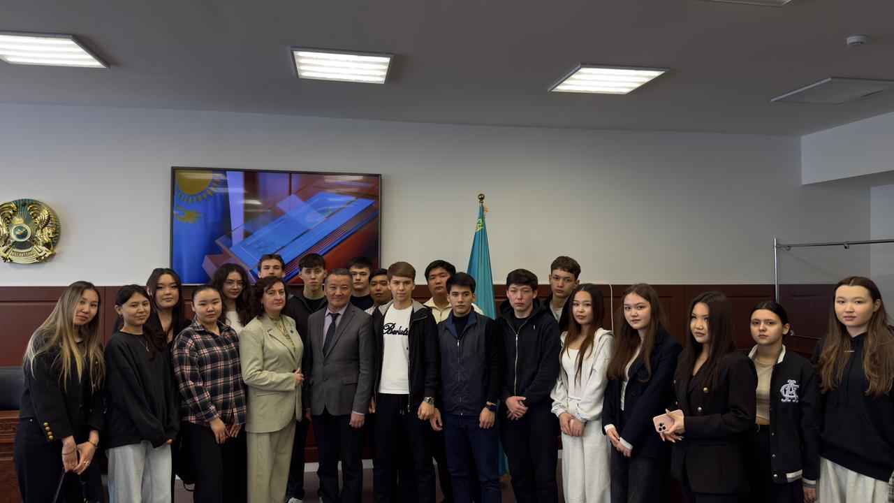 Студенты обсудили роль Конституции и гражданской ответственности на круглом столе