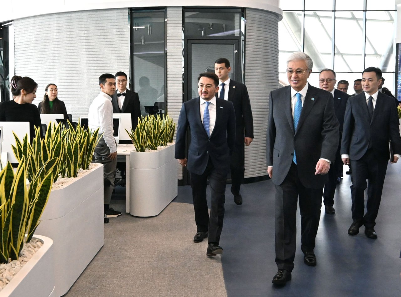 Тоқаев Alem.ai халықаралық жасанды интеллект орталығын аралап көрді