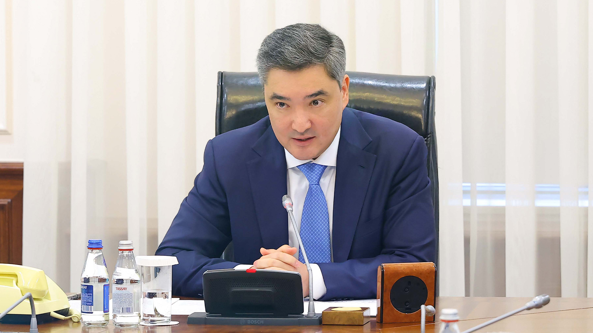 Олжас Бектенов жеңіл өнеркәсіпті дамыту тәсілдерін қайта қарауды тапсырды