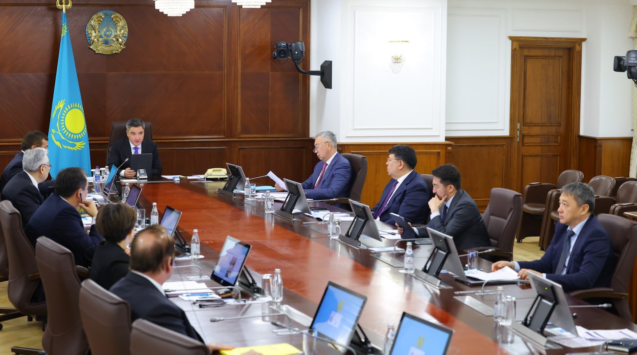 Бектенов раскритиковал затягивание запуска новых авиарейсов