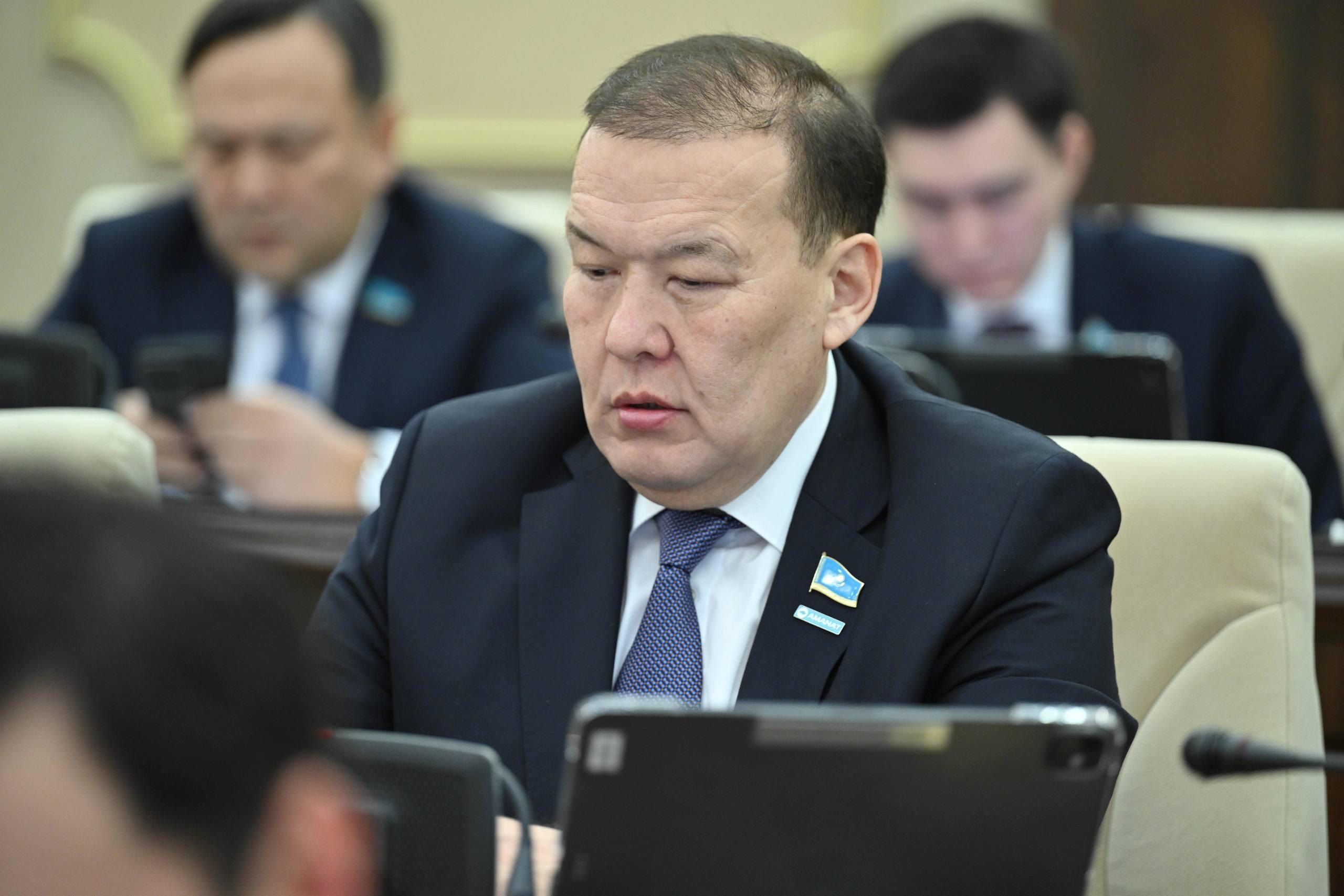 Мәжіліс депутаты республикалық жолдардағы жылдамдық шектеулерін қайта қарауды ұсынды