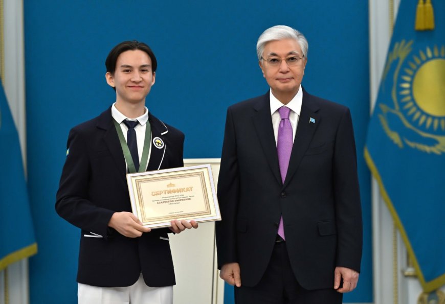 Тоқаев халықаралық пән олимпиадаларының жеңімпаздарымен кездесті