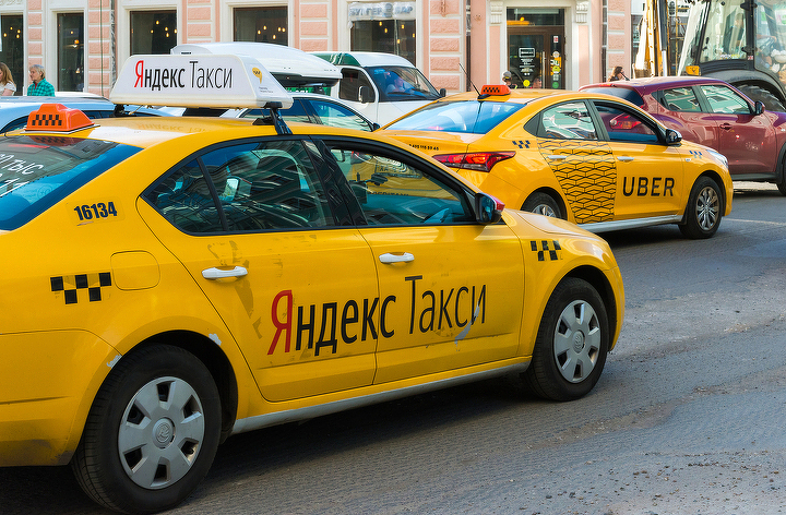 Казахстанцы жалуются на сбои в работе такси и доставки Яндекса